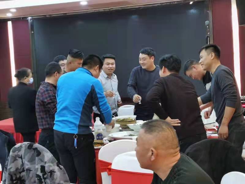 與會來賓，觥籌交錯，一觴一詠