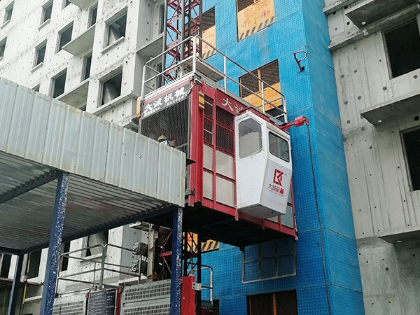 山西三建使用大誠(chéng)機(jī)械施工升降機(jī)、物料提升機(jī)案例