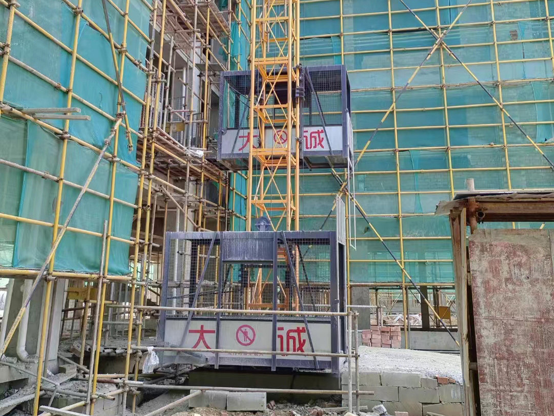 鋼絲繩物料機(jī)在建筑領(lǐng)域中有哪些具體應(yīng)用案例？